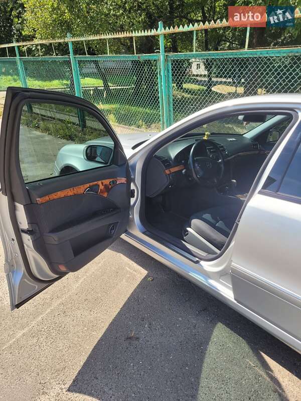 Седан Mercedes-Benz E-Class 2004 в Львове