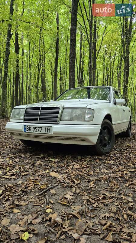 Mercedes-Benz E-Class 1988