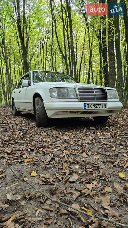Седан Mercedes-Benz E-Class 1988 в Крюківщині
