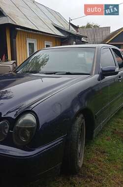 Седан Mercedes-Benz E-Class 2000 в Надворной