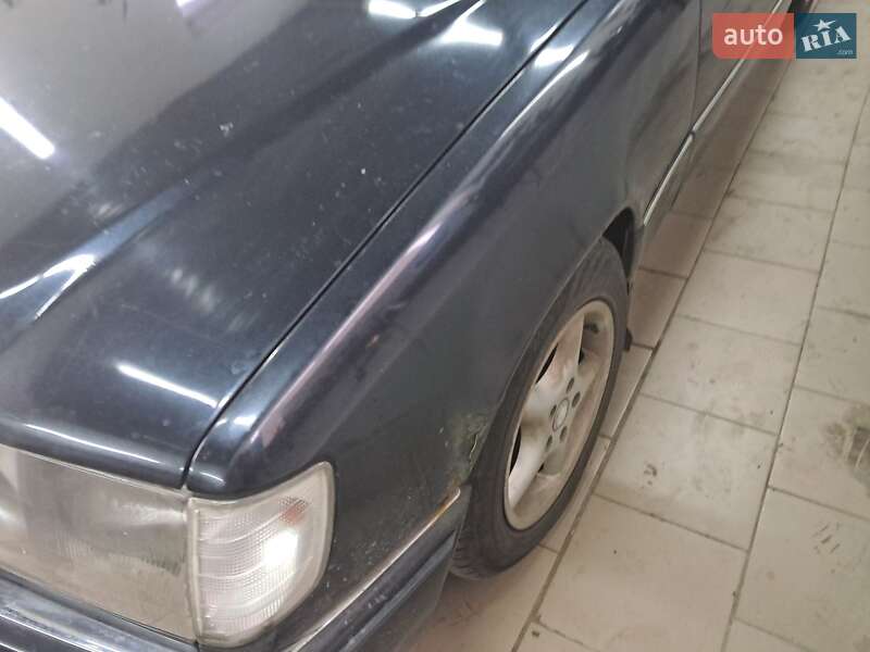 Седан Mercedes-Benz E-Class 1993 в Охтирці