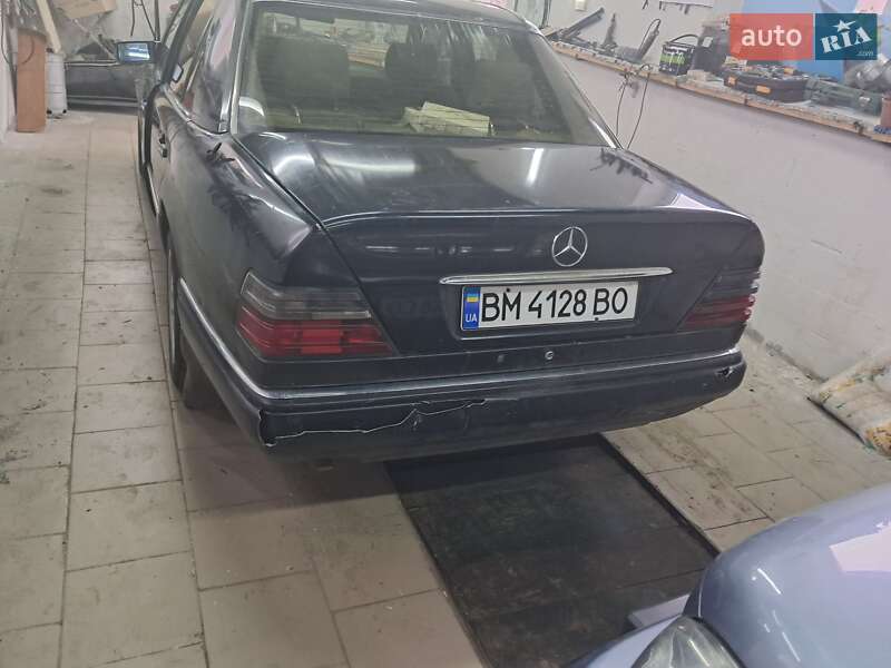 Седан Mercedes-Benz E-Class 1993 в Охтирці
