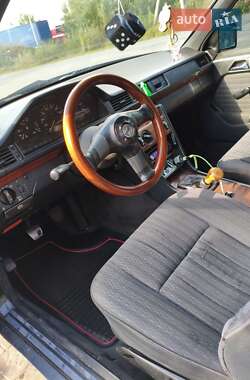 Седан Mercedes-Benz E-Class 1992 в 