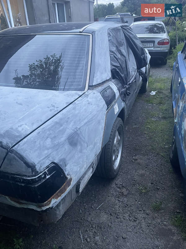 Седан Mercedes-Benz E-Class 1990 в Иванкове