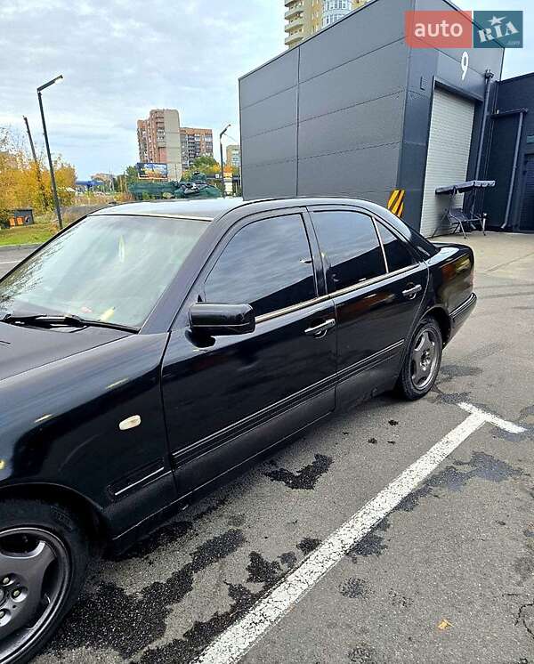 Mercedes-Benz E-Class 1996