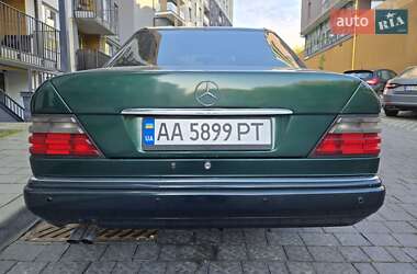 Седан Mercedes-Benz E-Class 1995 в 