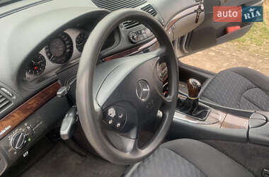 Седан Mercedes-Benz E-Class 2003 в  фото 8 Седан Mercedes-Benz E-Class 2003 в