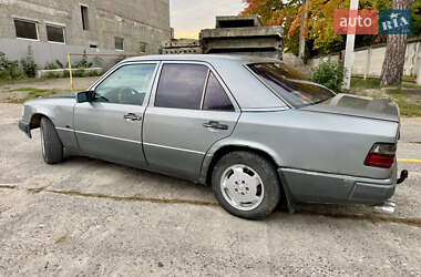 Седан Mercedes-Benz E-Class 1992 в 