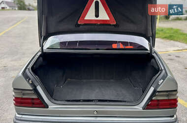 Седан Mercedes-Benz E-Class 1992 в 