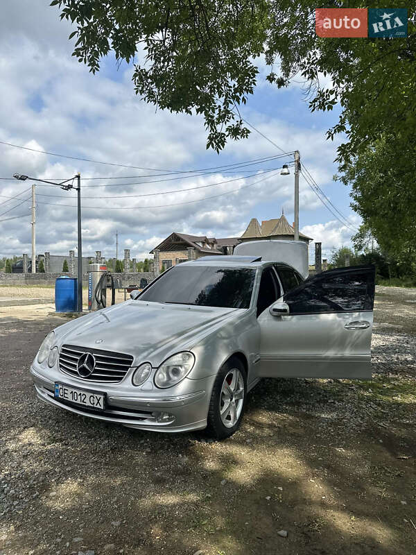 Седан Mercedes-Benz E-Class 2004 в Чудее