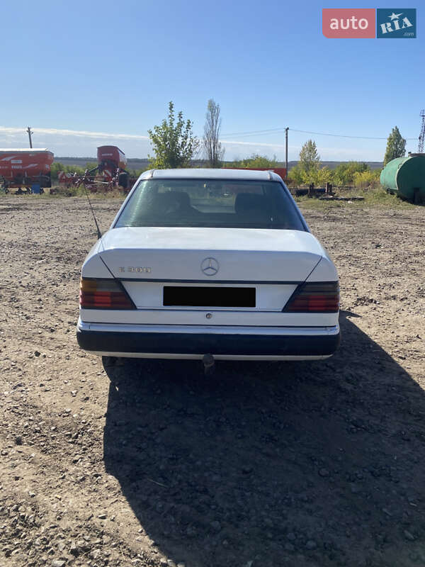 Седан Mercedes-Benz E-Class 1992 в Любашевке