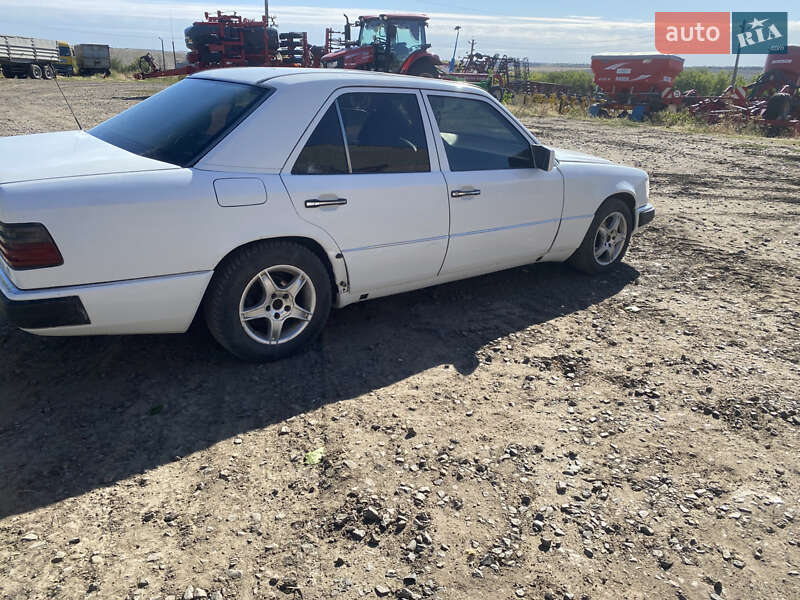 Седан Mercedes-Benz E-Class 1992 в Любашевке
