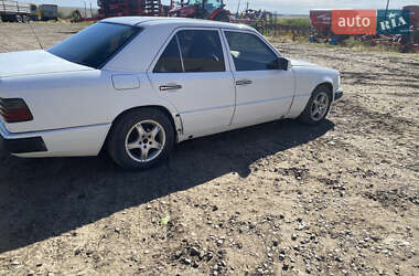 Седан Mercedes-Benz E-Class 1992 в 