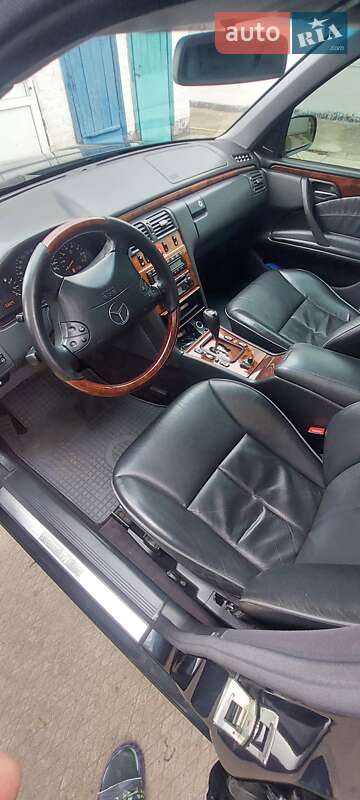 Седан Mercedes-Benz E-Class 2002 в Києві