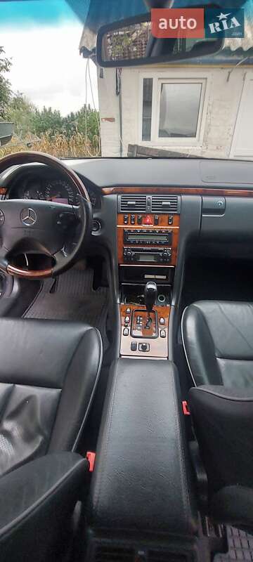 Седан Mercedes-Benz E-Class 2002 в Києві