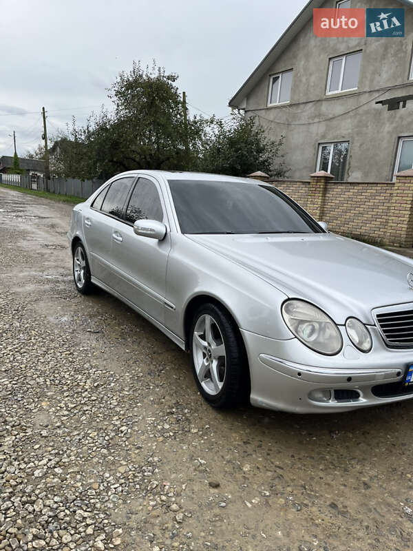 Седан Mercedes-Benz E-Class 2005 в Чернівцях