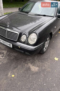 Седан Mercedes-Benz E-Class 1998 в Львове