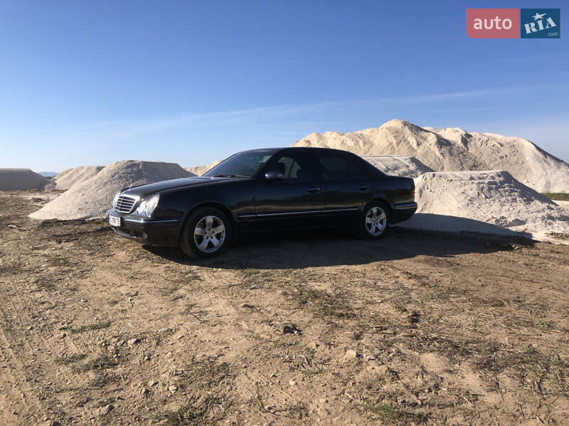 Седан Mercedes-Benz E-Class 2001 в Самборе