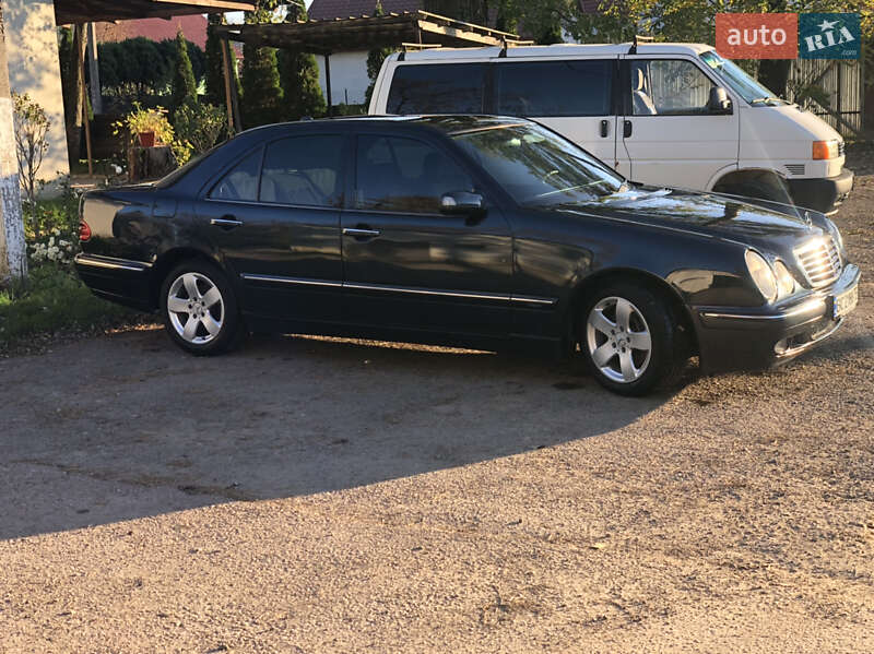 Седан Mercedes-Benz E-Class 2001 в Самборе