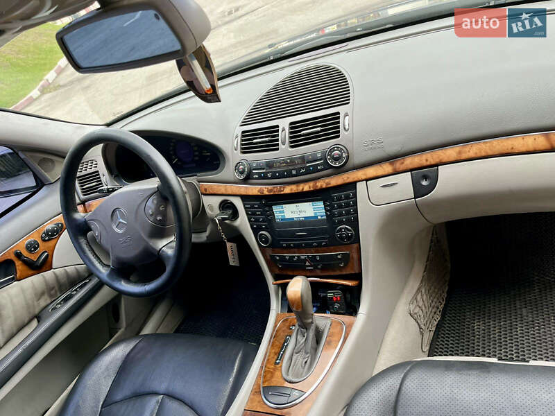 Седан Mercedes-Benz E-Class 2003 в Львове