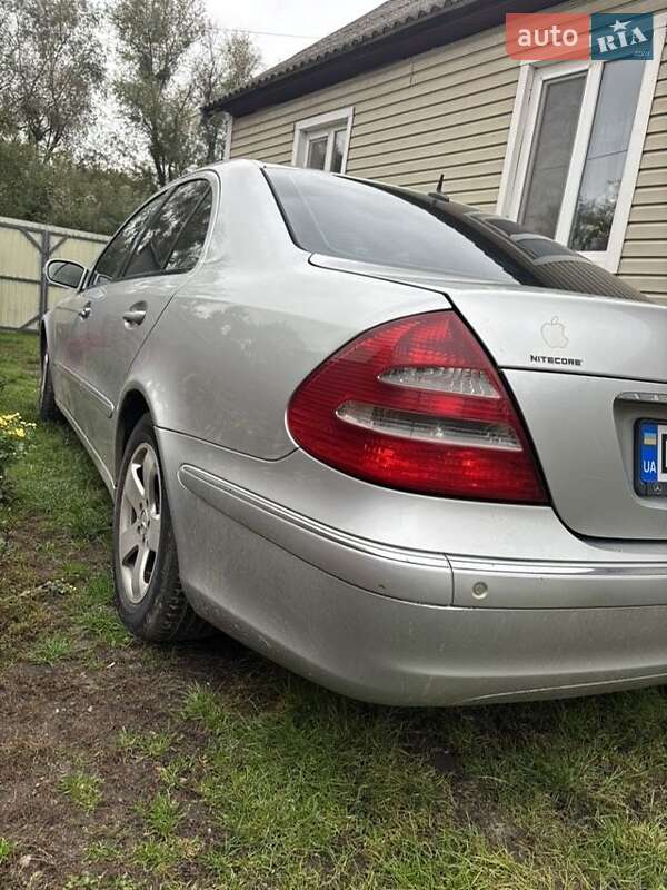 Седан Mercedes-Benz E-Class 2004 в Вараші