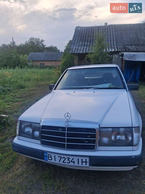 Седан Mercedes-Benz E-Class 1988 в Лубнах