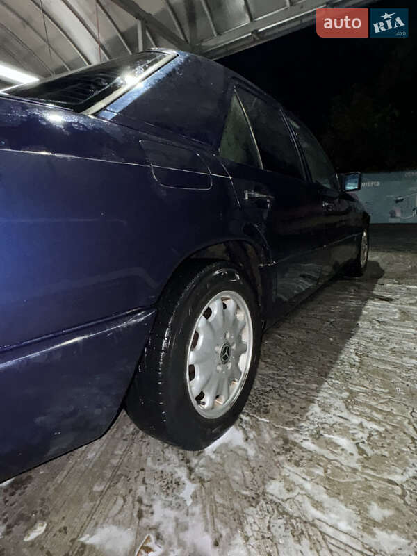 Седан Mercedes-Benz E-Class 1995 в Хмельницком