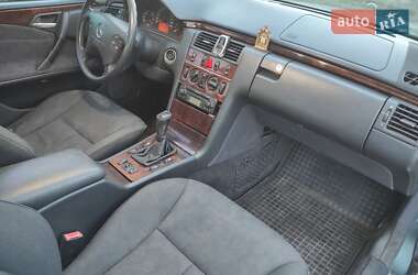 Седан Mercedes-Benz E-Class 2000 в 