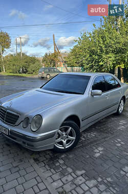 Седан Mercedes-Benz E-Class 2000 в Казатине