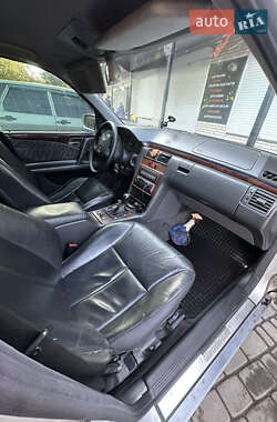 Седан Mercedes-Benz E-Class 2000 в  фото 7 Седан Mercedes-Benz E-Class 2000 в
