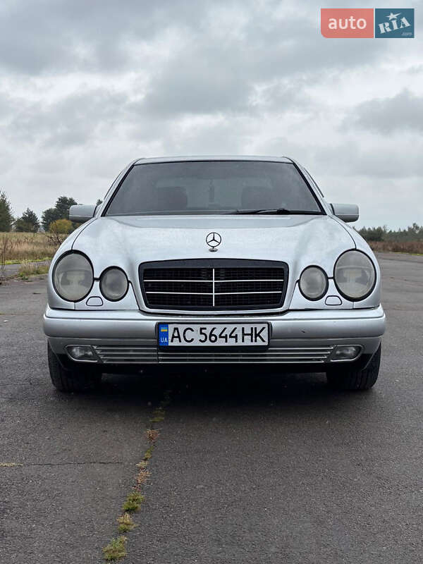Седан Mercedes-Benz E-Class 1997 в Любешове