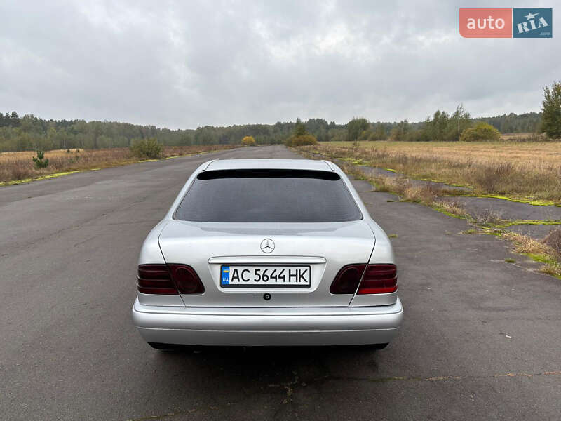 Седан Mercedes-Benz E-Class 1997 в Любешове