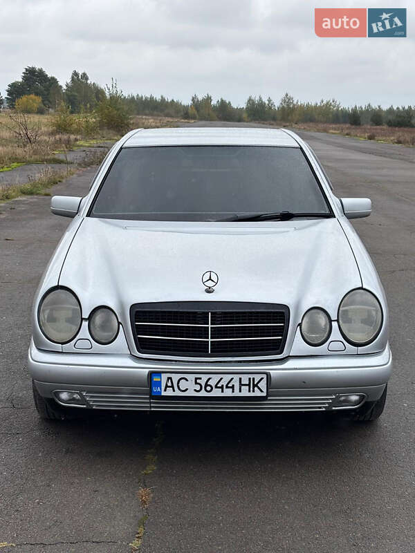 Седан Mercedes-Benz E-Class 1997 в Любешове