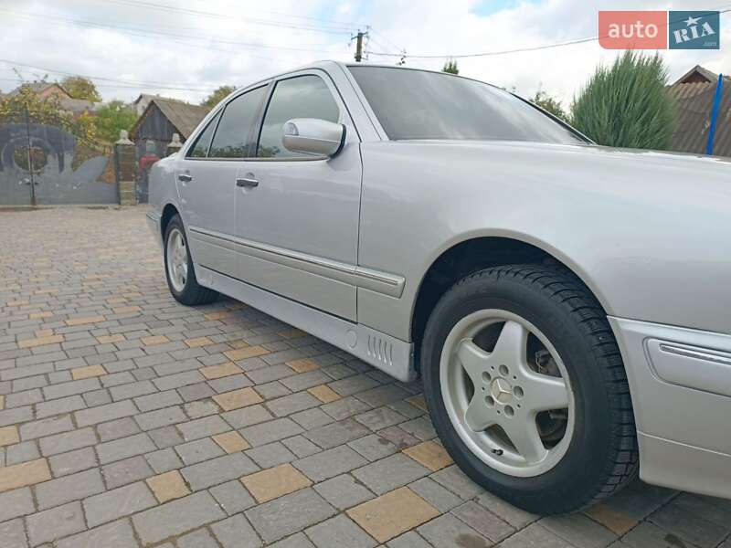 Седан Mercedes-Benz E-Class 1995 в Черновцах