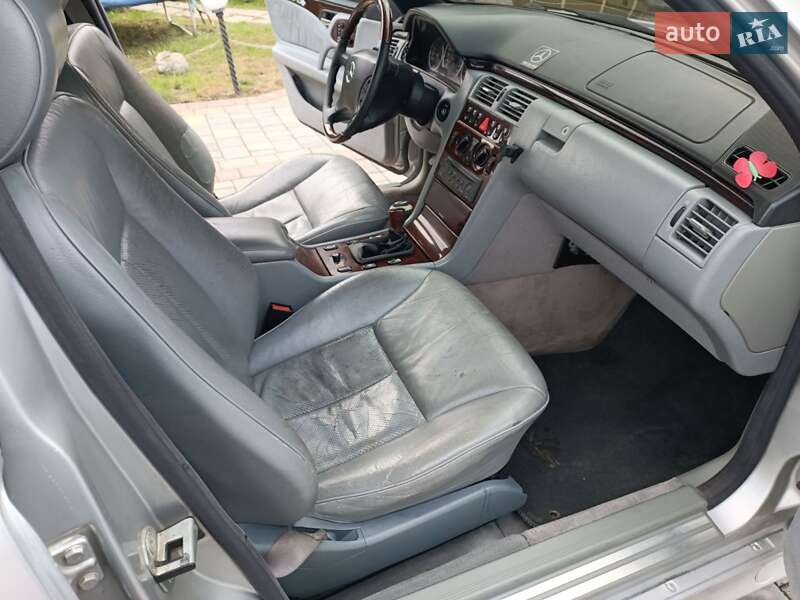 Седан Mercedes-Benz E-Class 1995 в Черновцах