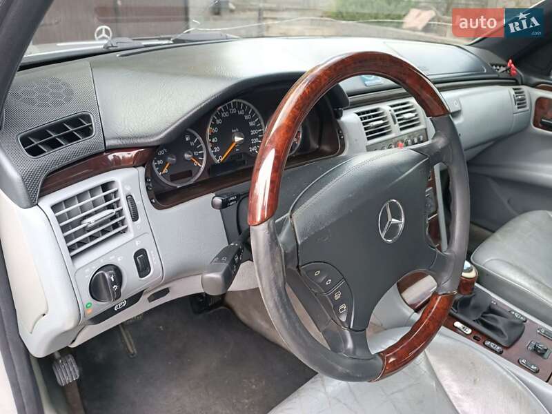 Седан Mercedes-Benz E-Class 1995 в Черновцах