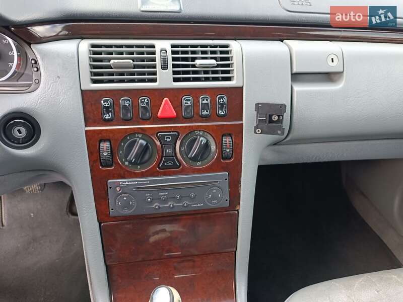 Седан Mercedes-Benz E-Class 1995 в Черновцах
