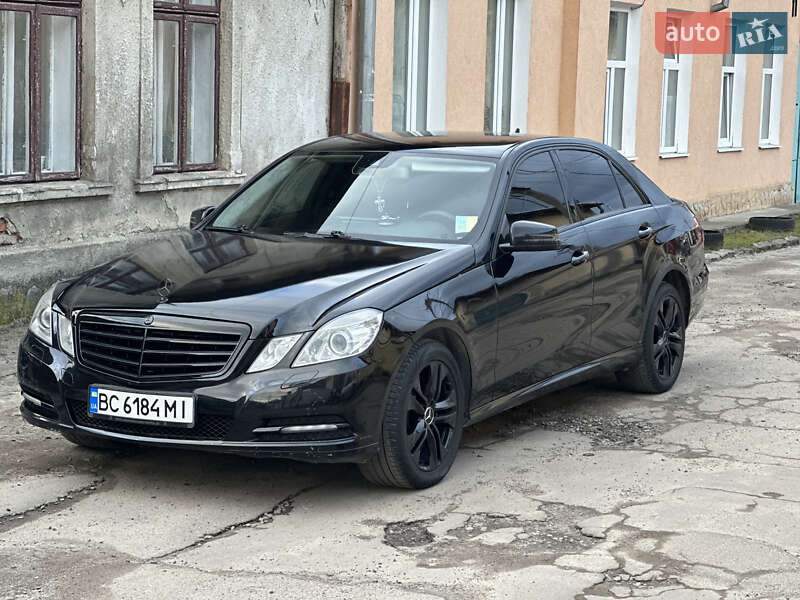 Седан Mercedes-Benz E-Class 2011 в Львове