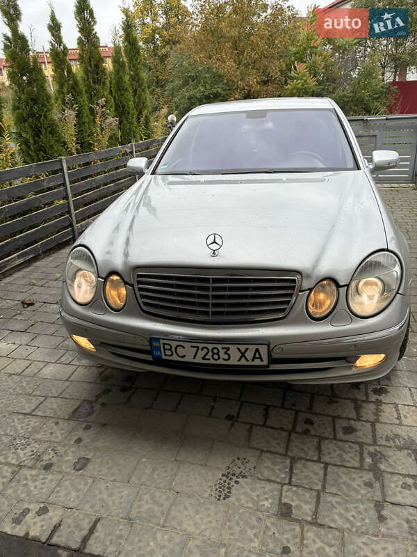 Седан Mercedes-Benz E-Class 2004 в Львове