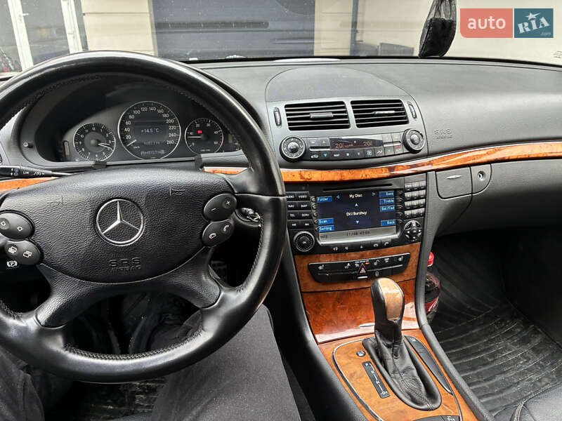 Седан Mercedes-Benz E-Class 2004 в Львове