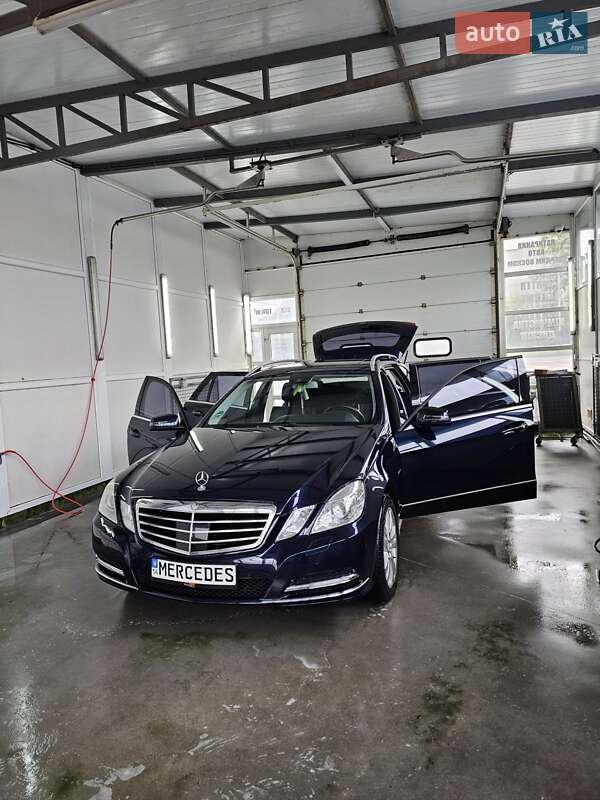 Универсал Mercedes-Benz E-Class 2012 в Львове