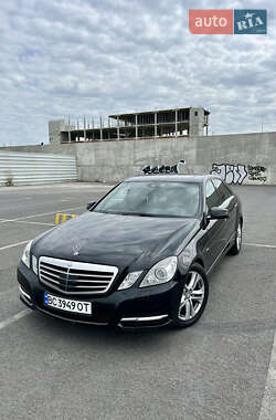 Седан Mercedes-Benz E-Class 2010 в Львове