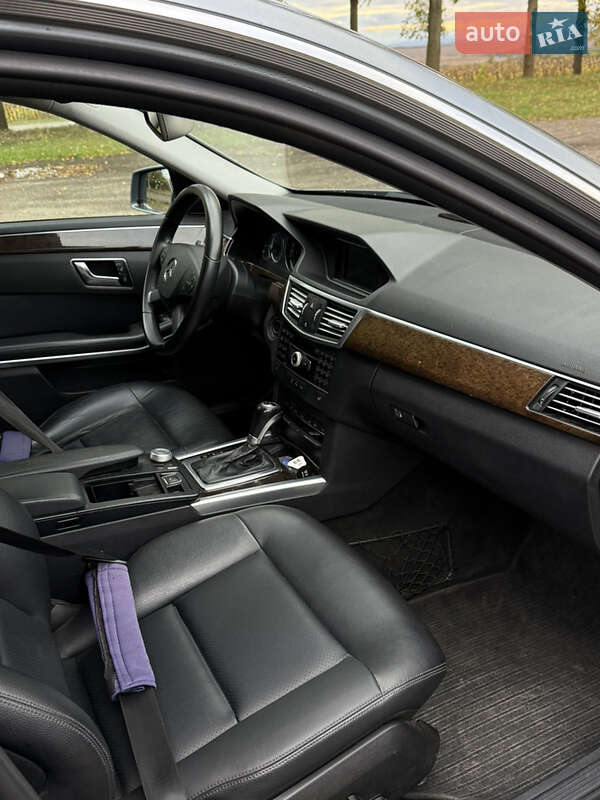 Седан Mercedes-Benz E-Class 2011 в Заставной