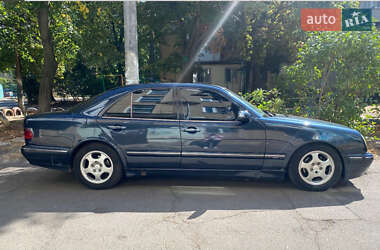 Седан Mercedes-Benz E-Class 2000 в Одесі