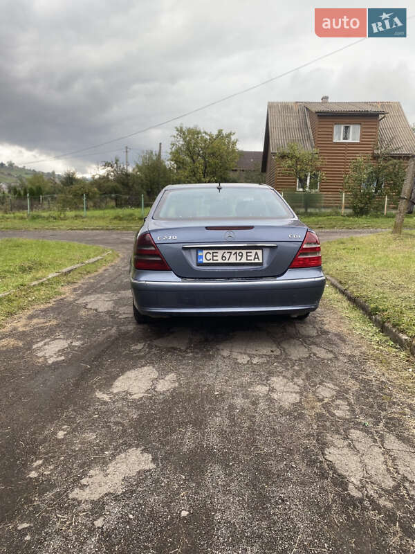 Седан Mercedes-Benz E-Class 2003 в Рахове