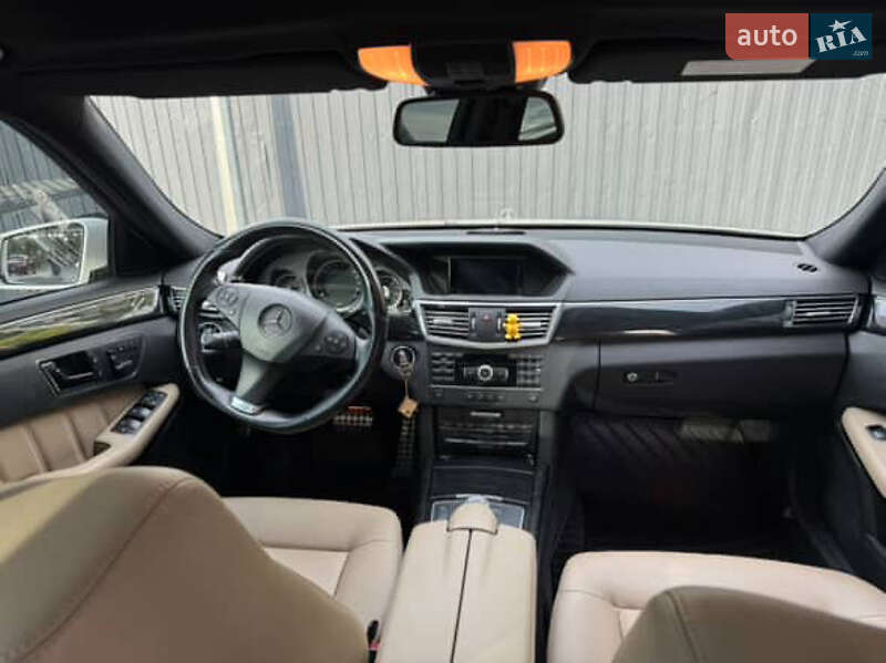 Седан Mercedes-Benz E-Class 2011 в Днепре