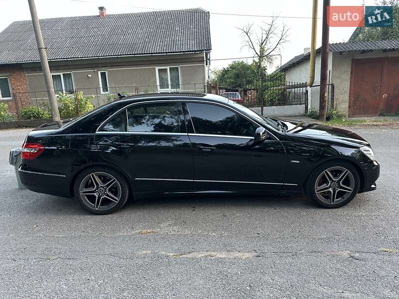 Седан Mercedes-Benz E-Class 2011 в Заставній фото 24 Седан Mercedes-Benz E-Class 2011 в Заставній