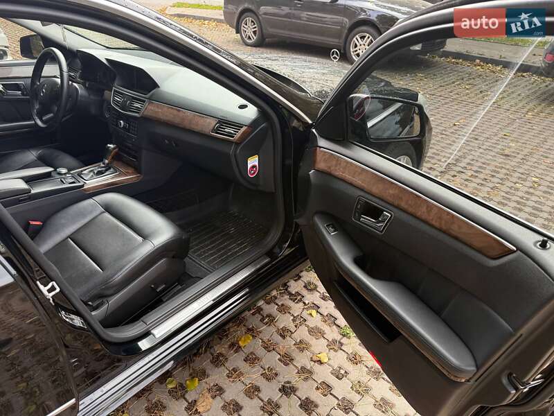 Седан Mercedes-Benz E-Class 2011 в Киеве