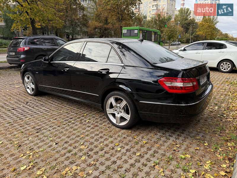 Седан Mercedes-Benz E-Class 2011 в Киеве