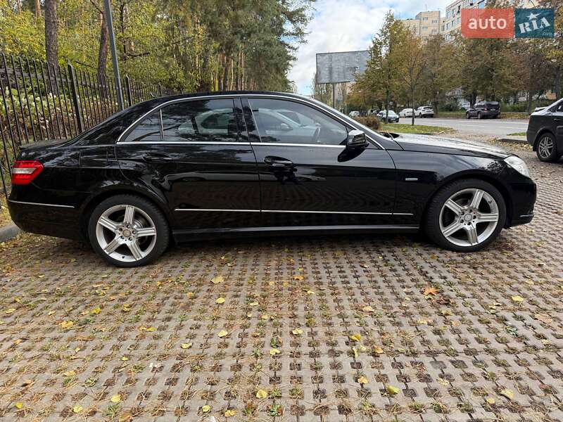 Седан Mercedes-Benz E-Class 2011 в Киеве